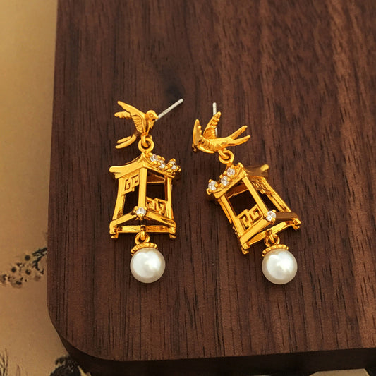 Swallow Pavilion Pearl Earring